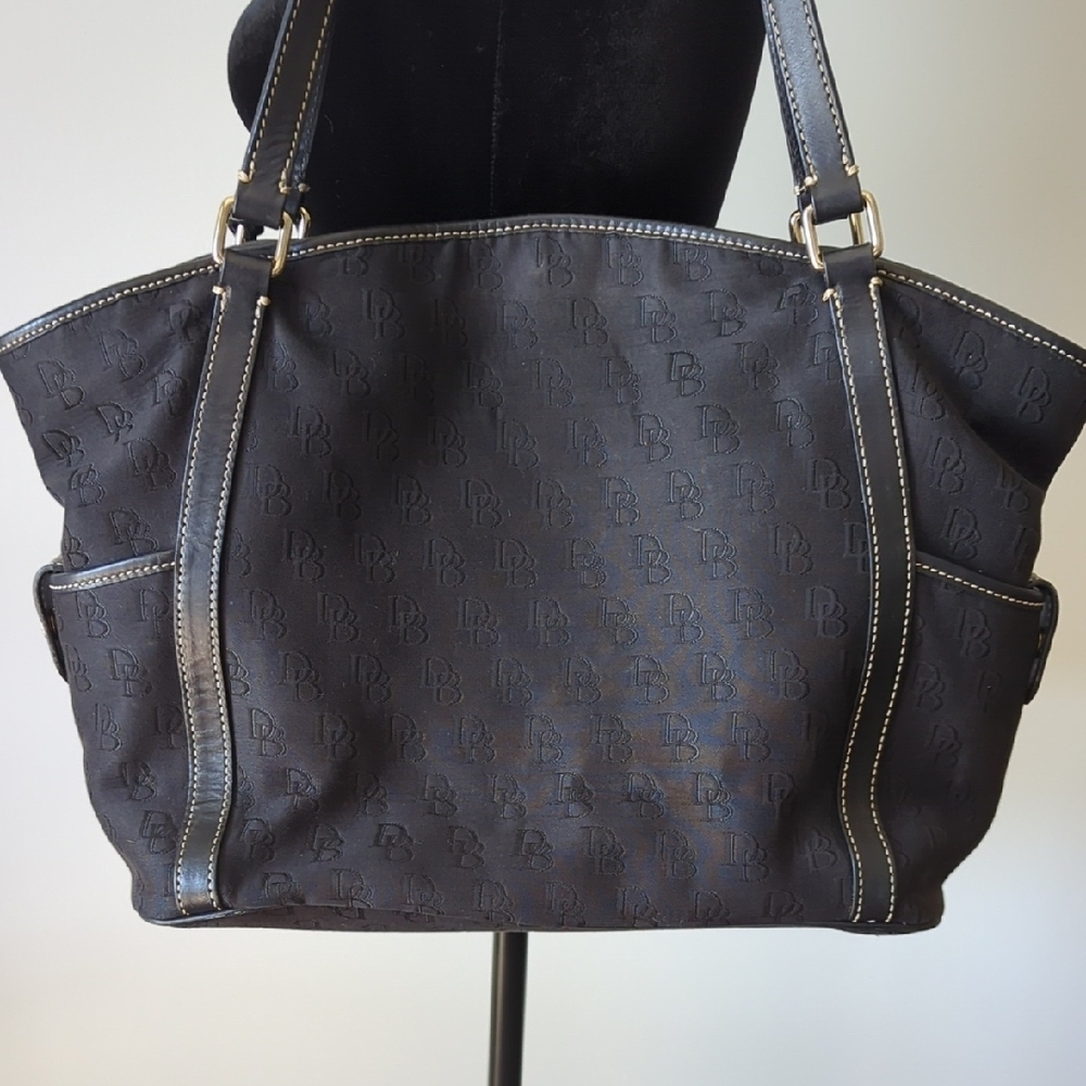 Black Dooney & Bourke Monogram Tote Large - Picture 5 of 6